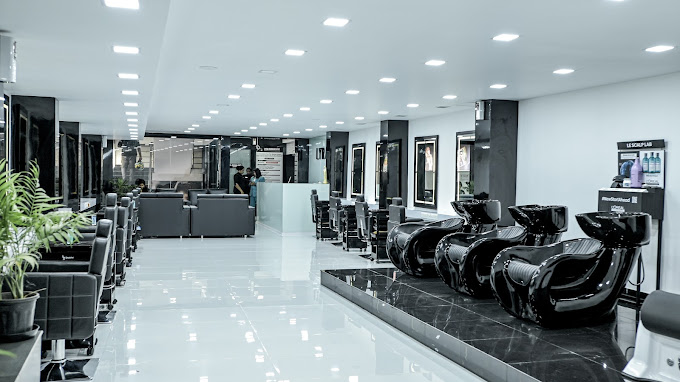 LYRA SALON