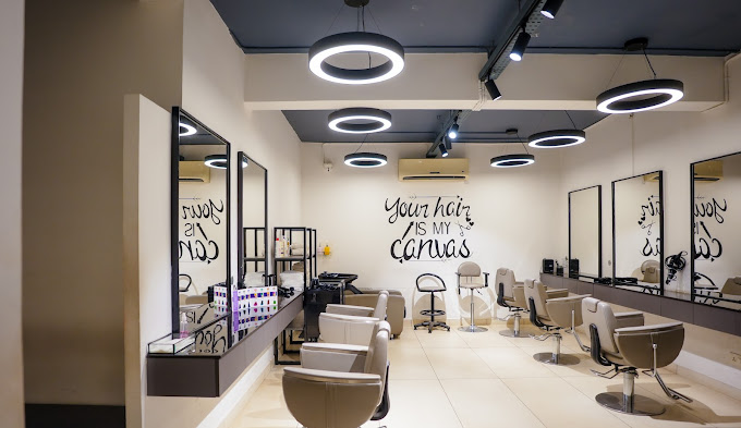 LA FEMME FEMALE BEAUTY PARLOUR